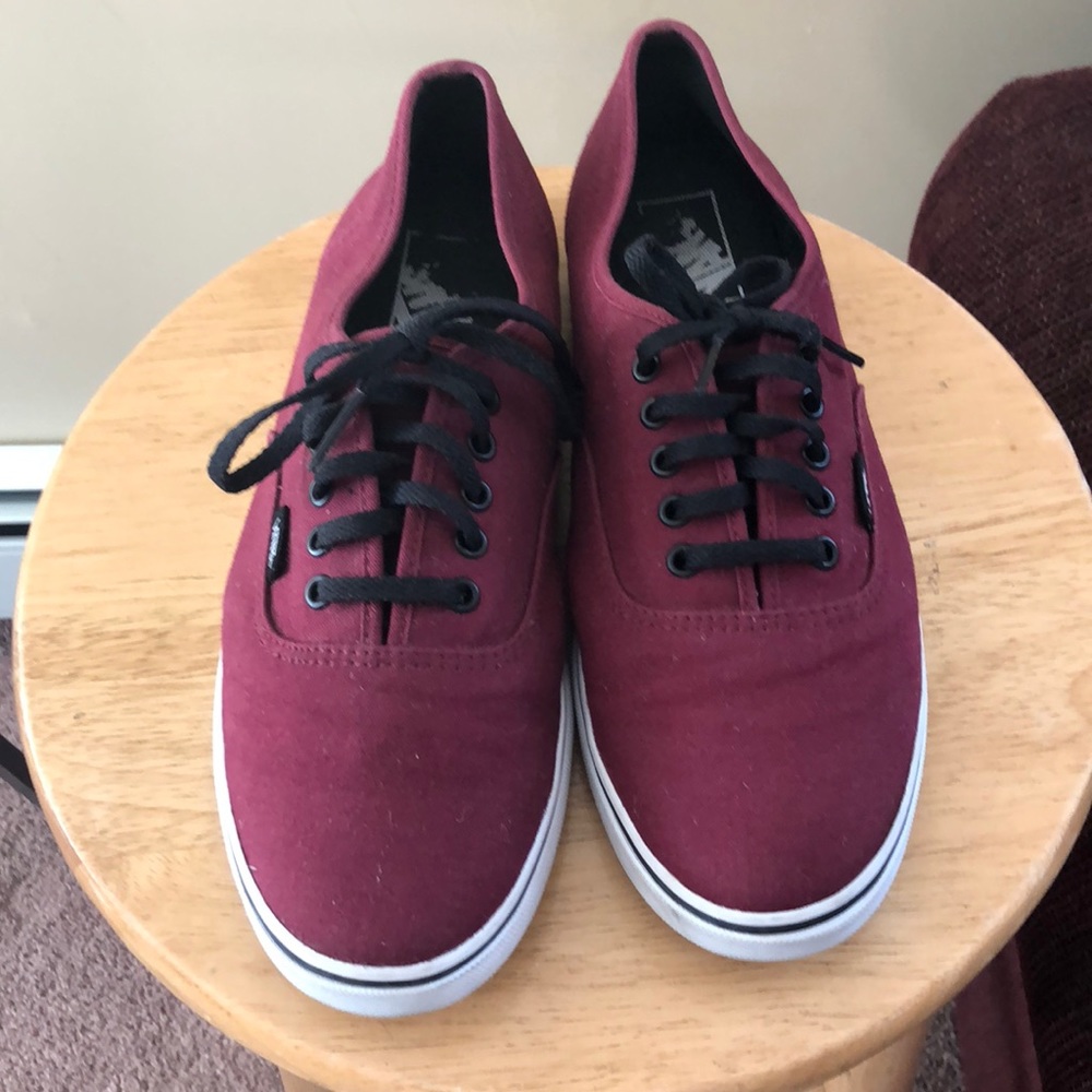 Maroon vans unisex sizing women’s 10.5 men’s 9